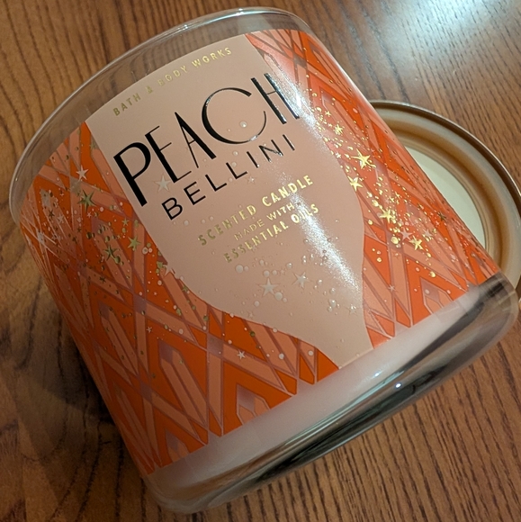 Bath & Body Works Peach Bellini scented candle - NEW - Picture 1 of 5